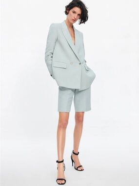 Zara, Women’s textured Weave Bermuda Shorts, light mint color, size XS